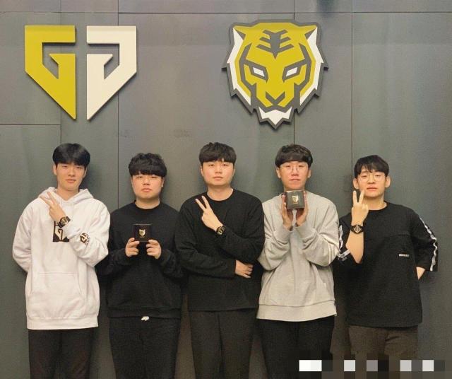 面对季后赛 面对季后赛